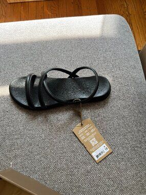 OluKai Tiare Strappy Black Leather Sandals Sz 10 NWT